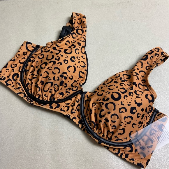 Plunging V-Neck Black and Tan Bikini with Twist Detail - Picture 3 of 5